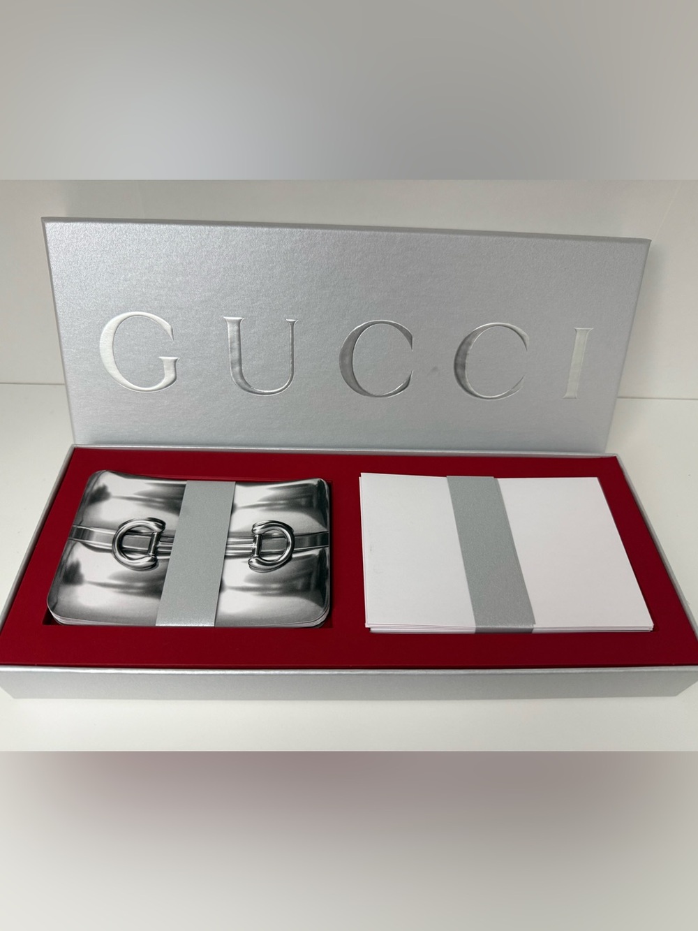 Rare Gucci set of 10 holiday notes and envelopes in silver Metallic